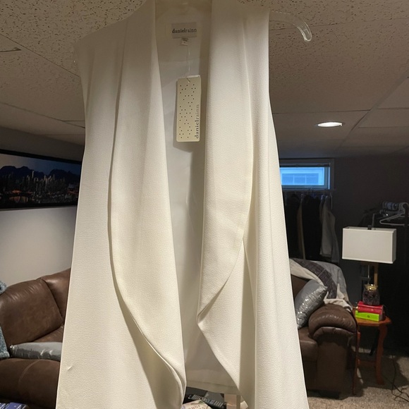 Vest - Picture 2 of 3